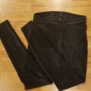 Hue Gray Corduroy Jegging